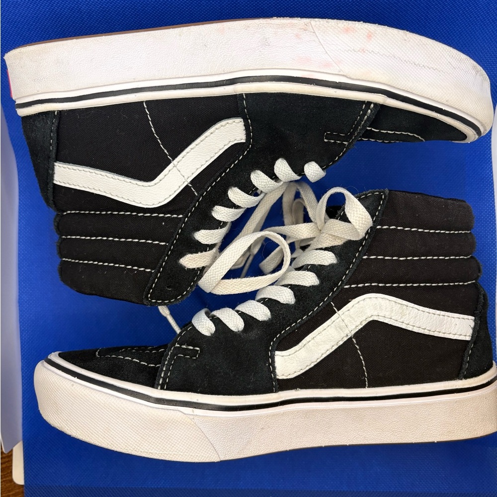 Vans women’s high top skateboard shoes black and white size 6